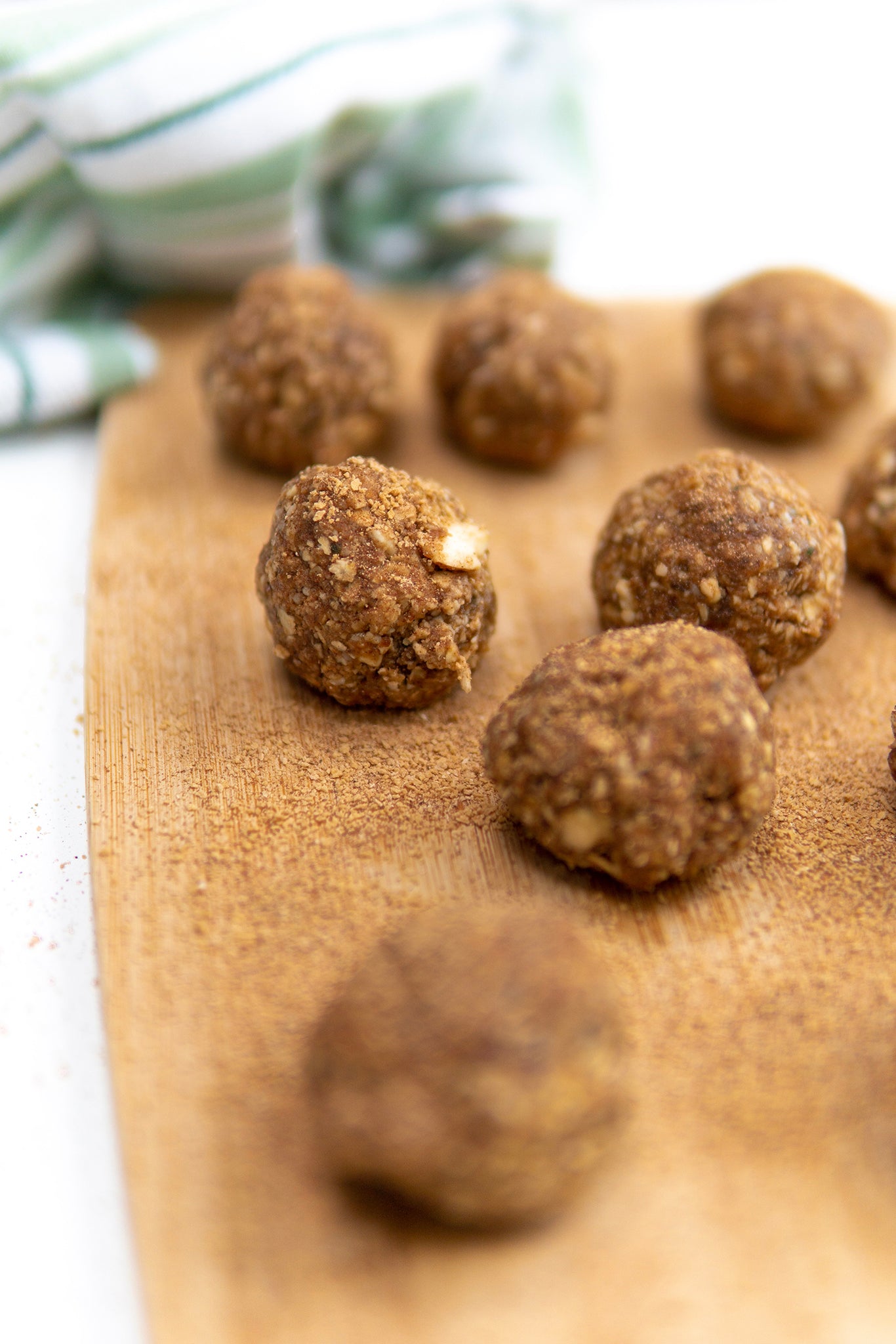 Six Ingredient Energy Balls – Erin Angela Holistic Nutrition